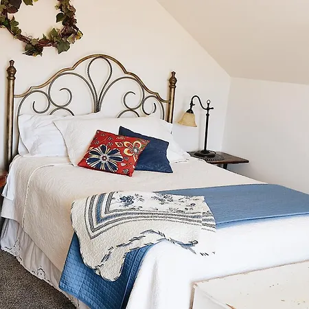 Country Barn B And B-3